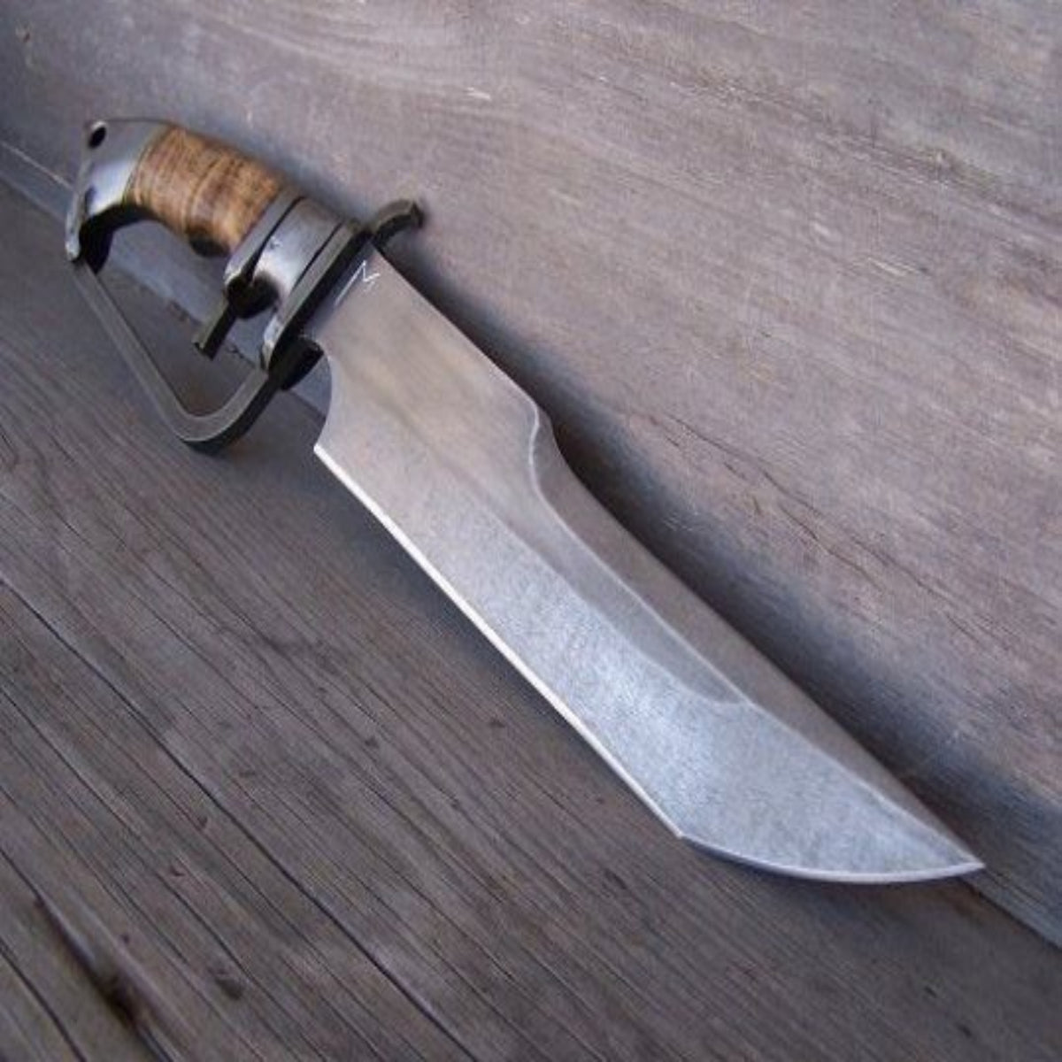 handcrafted bowie knife 